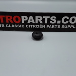 Retaining rubber, for the bonnet rod